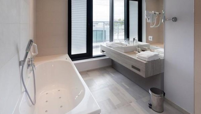 Bathroom - Junior Suite - Van der Valk Hotel Mons Congres