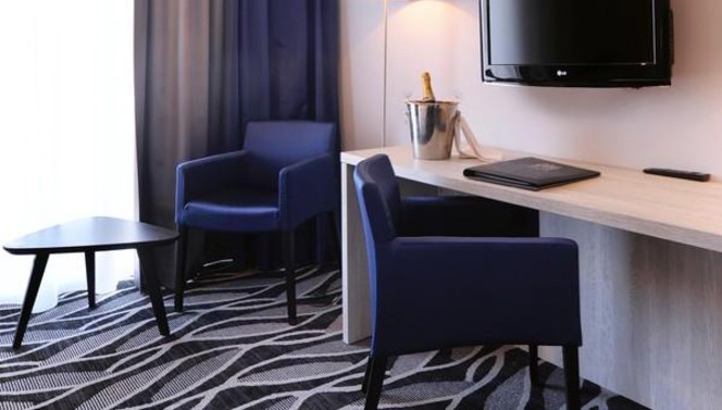 Desk and Seating Area - Business Suite - Van der Valk Hotel Mons Congres