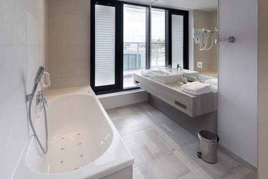 Bade Zimmer - Junior Suite - Van der Valk Hotel Mons Congres