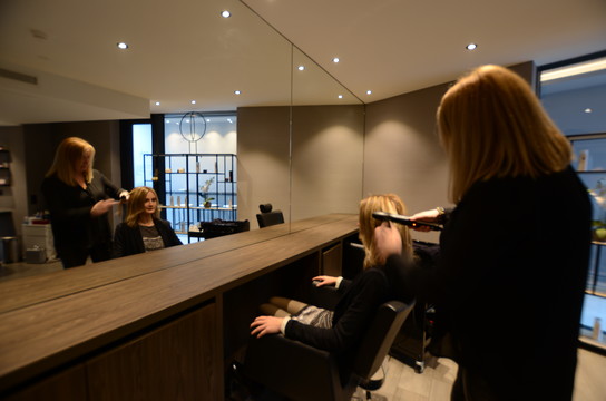 SALON DE COIFFURE